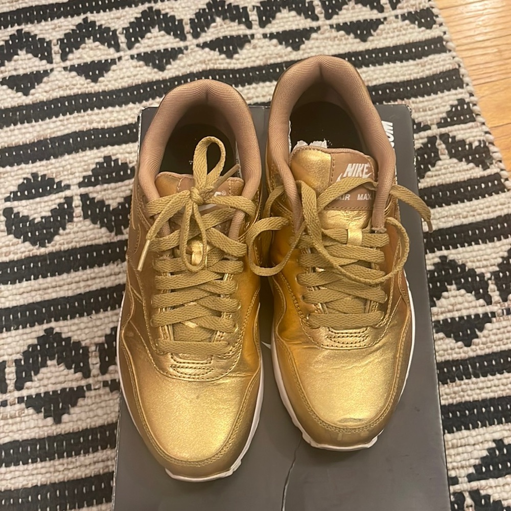 Nike Air Max (gold& custom made)